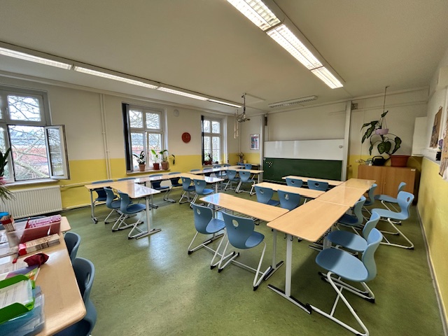 klassenraum_122.jpeg